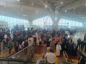 Kars’tan direkt uçuşla umre yolcuları dualarla Medine’ye uğurlandı