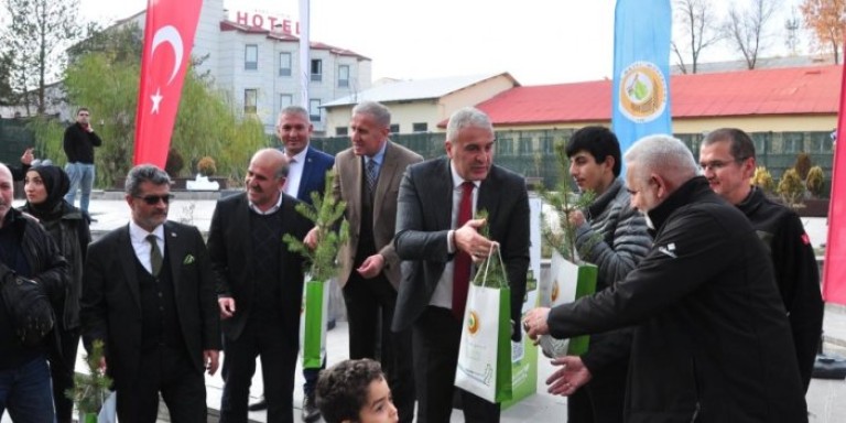 Bin Adet Fidan Vatandaşlara Dağıtıldı