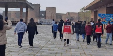 Sed hizmeti alan çocuklar Ani Harabelerini gezdi