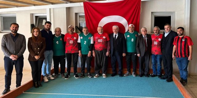 Kars'tan Van'a Dostluk Köprüsü: Yaşlılar Bocce'de Buluştu, Gönüller Isındı