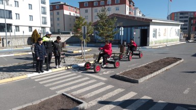 Kars'ta Miniklere Trafik Dersleri: Güvenli Gelecek İçin İlk Adım