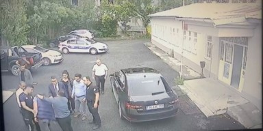 Kağızman'da Gazeteci Darp Davası Sonuçlandı: Polise Ceza, Beraat Kararı