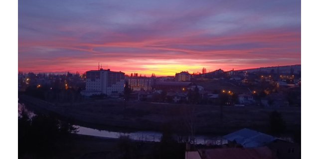 Kars'ta Kızıl Şölen: Gün Batımı Gökyüzünü Alevlere Boyadı