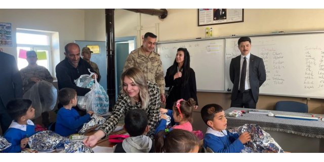 Savcı ve Psikologtan Minik Yüreklere Atkı Sürprizi: Moral Ziyareti