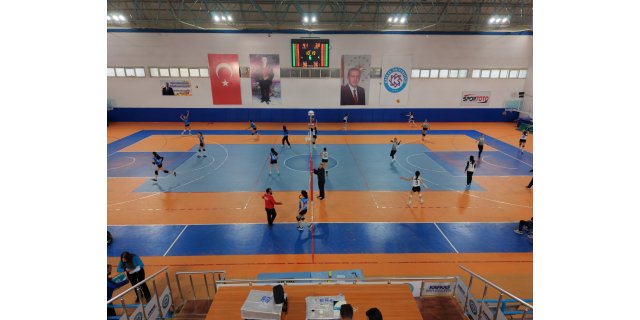 Kars'ta Üniversiteler Arası Spor Şöleni: Genç Yetenekler Arenada