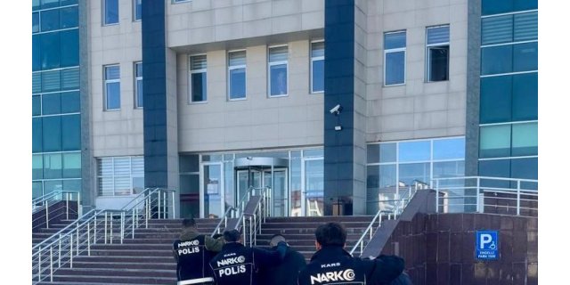 Kars'ta Metamfetamin Baskını: 2 Torbacı Tutuklandı, Uyuşturucu Alarmı