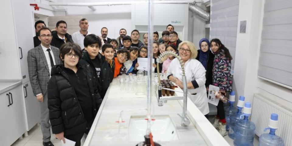 BİLSEM'li Genç Bilimciler Toprak Analiziyle Geleceğe Işık Tutuyor