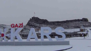 Kars Beyaza Büründü: Kar Yağışı ve 9 Derece Soğuk Etkili Oldu