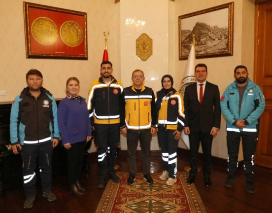 Vali'den Acil Sağlık Kahramanlarına Övgü: 7/24 Hayat Kurtaran Eller