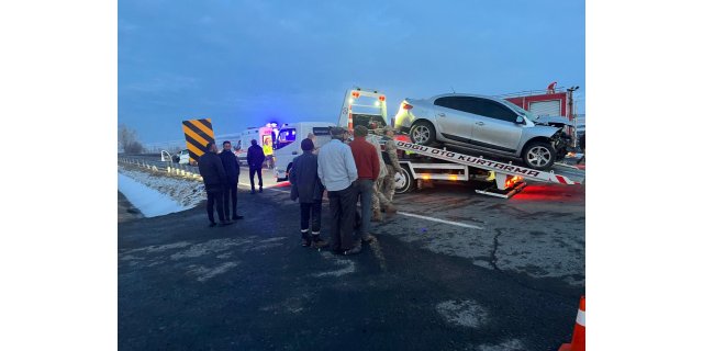 Kümbetli'de Zincirleme Kaza: Yaralılar Hastaneye Kaldırıldı