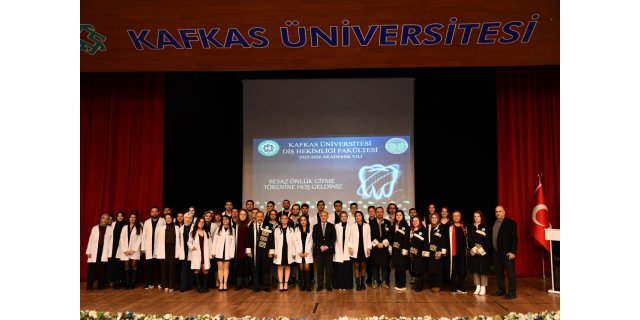 Kafkas Üniversitesi'nde Diş Hekimliği Öğrencileri Beyaz Önlük Heyecanı
