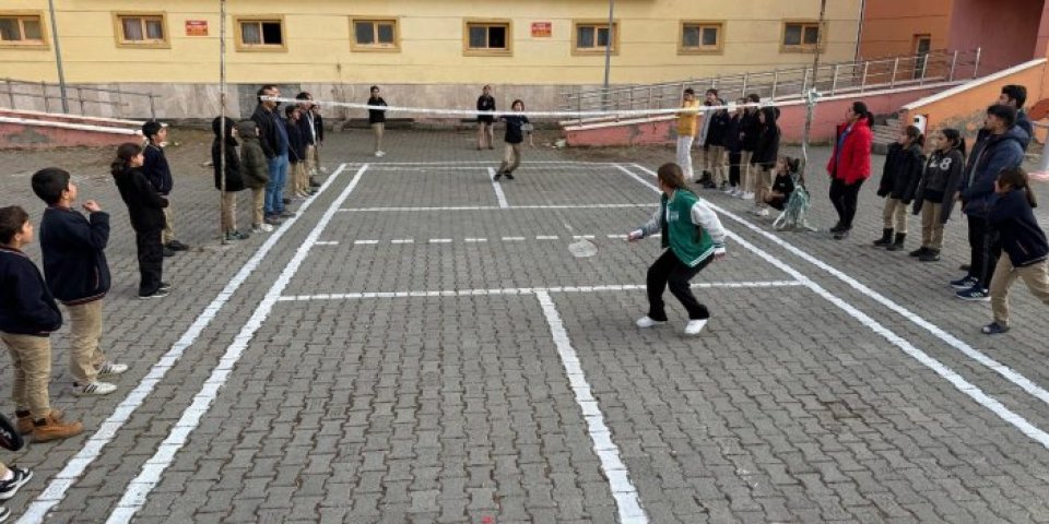 Digor'da Öğrenciler Ter Döktü: Sportif FairPlay Rüzgarı Esti