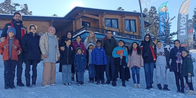 Sarıkamış'ta Aileler Tarihle Buluştu: Müzeli Gezi ve Kütük Evde Şölen