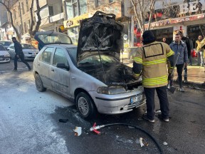 Kars'ta Otomobil Alev Alev Yandı: Yangın Ortakapı'da Paniğe Yol Açtı