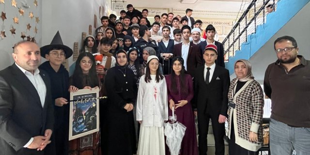 Kars'ta Roman Kahramanları Canlandı, Edebiyat Sahneye Taşındı