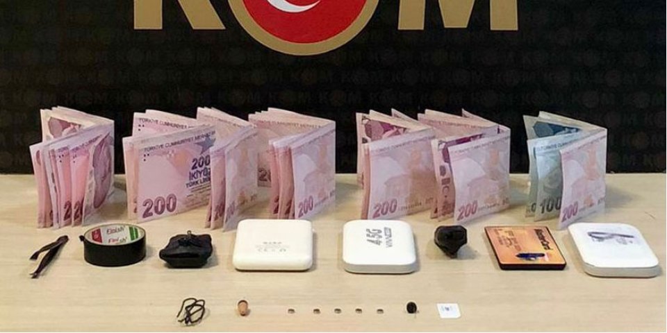 Ehliyet Sınavında Teknolojiyle Kopya Şebekesi Çökertildi. 3 Gözaltı