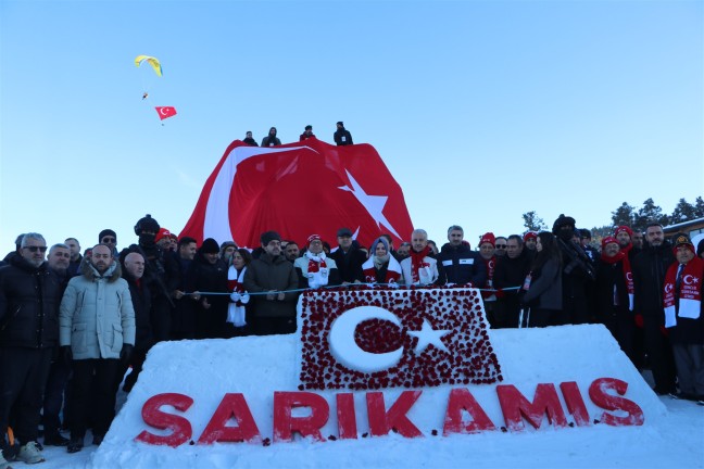 Sarıkamış Şehitleri Anısına Kardan Heykel: "Bu Toprakta İzin Var