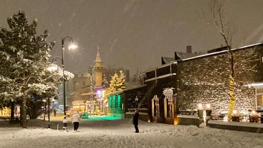 Kars'ta Kar Büyüsü: Tarihi Kent Işıklarla Kış Turizmine Göz Kırpıyor