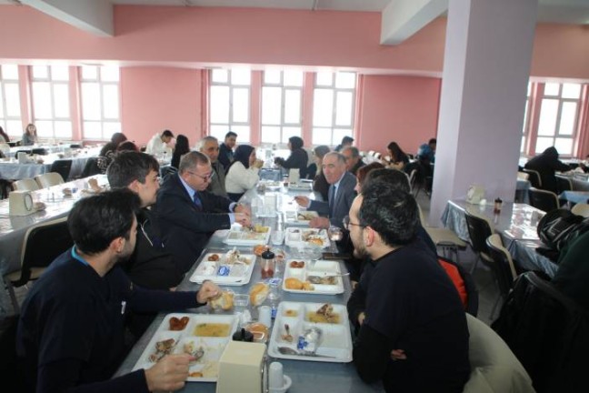 Vali ve Rektörden Gençlere Tam Destek: Üniversite Hayatı Sohbeti