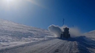 Kars'ta Kar Kaplanları Köy Yollarını Açtı: Karla Mücadele Durmuyor