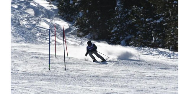 Sarıkamış'ta Gençler Karda Coştu: Kış Sporları Şöleni Başladı