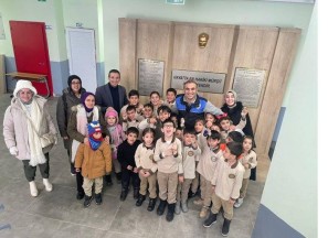 Polisle Güvenli Gelecek: Öğrencilere Kitap ve Bilinç Hediyesi