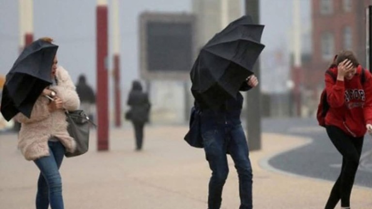 Doğu ve Güneydoğu Alarmda: Kuvvetli Fırtına, Çatı Uçması Tehlikesi!