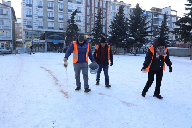 Soğukta Hayvanlara Şefkat Eli