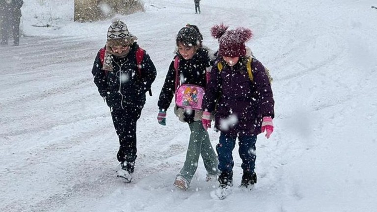 Kars'ta okullar Bugün tatil, engelliler ve hamileler idari izinli!