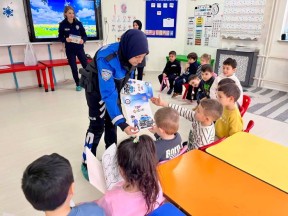 Minik Kalpler Güvende: Polis Amca ve Maskotla Eğlenceli Güvenlik Dersi
