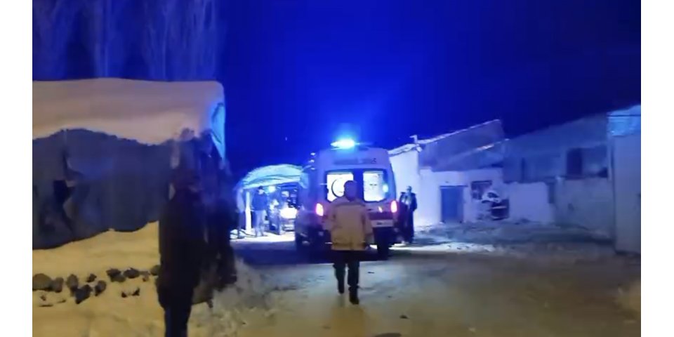 Karda Gelen Kaza: Kars'ta Damdan Düşen Genç Hastaneye Yetiştirildi