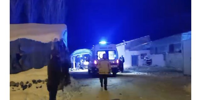 Karda Gelen Kaza: Kars'ta Damdan Düşen Genç Hastaneye Yetiştirildi