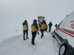 Kars'ta Kar Engeli: Hasta Kurtarma Operasyonu ve Zorlu Nakil
