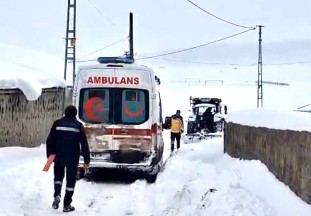 Hacıveli’de ambulansa traktör destekli yol açma