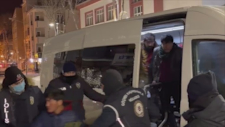 Kars’ta ‘Kalkan-1’ operasyonu: 16 düzensiz göçmen yakalandı