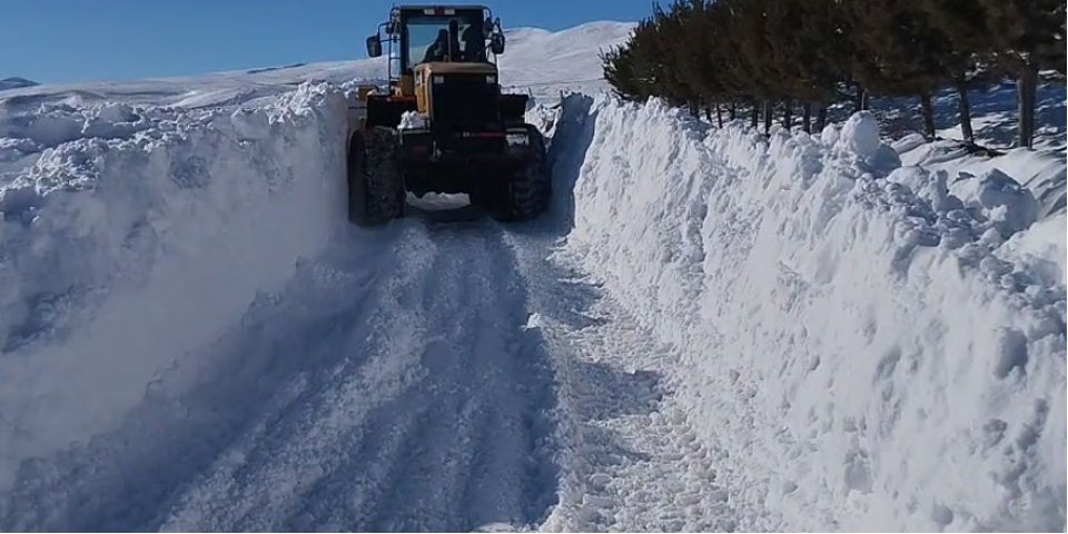 Kars'ta Kar Kaplanları Köy Yollarını Açıyor, Hayat Kurtarıyor