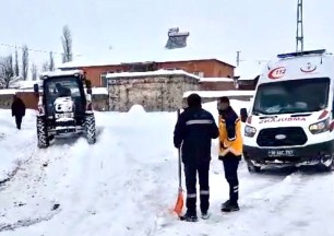 Hacıveli’de ambulansa traktör destekli yol açma