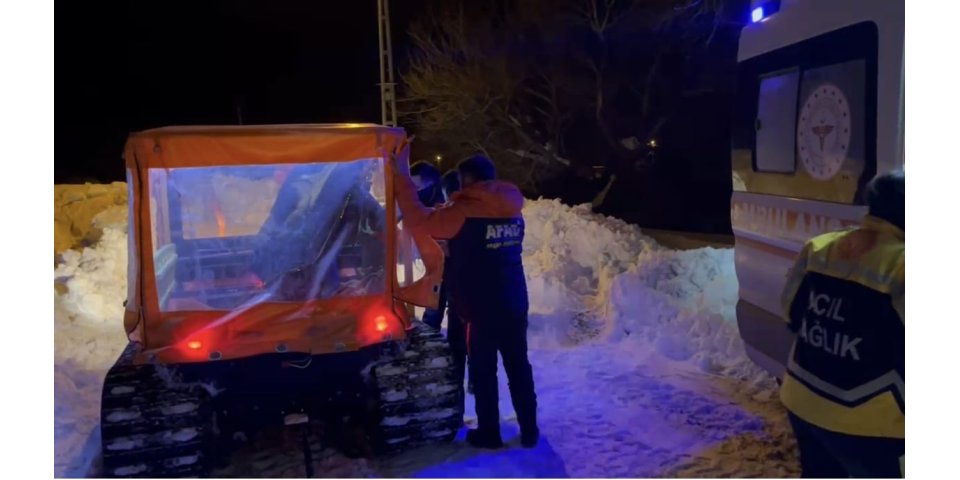 Kars'ta Kar Esareti: AFAD Amfibi Araçla Nefes Darlığı Çeken Hastaya Ulaştı