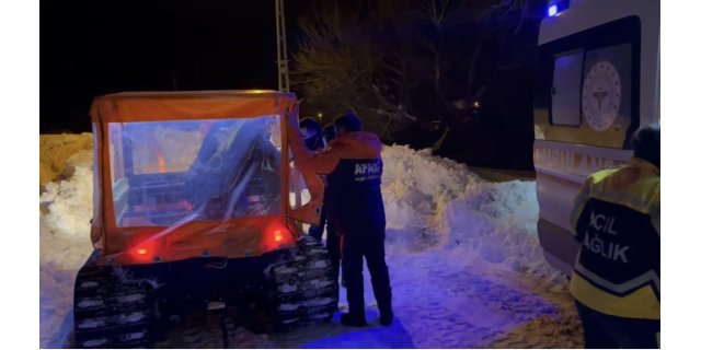 Kars'ta Kar Esareti: AFAD Amfibi Araçla Nefes Darlığı Çeken Hastaya Ulaştı