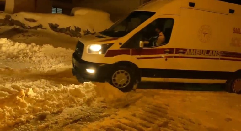 Yüksek ateş şikayeti olan hasta 2 saatlik çalışmanın ardından hastaneye kaldırıldı