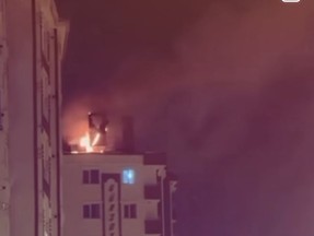 Kars’ta Çok Katlı Binanın Çatısında Yangın Paniği