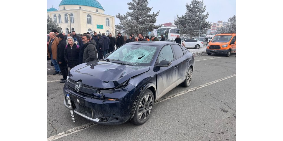 Yaşlı adama araç çarptı.