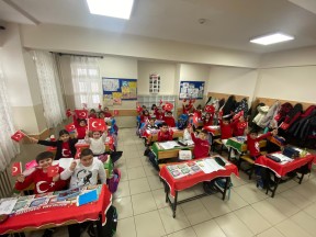 Kars’ta okullarda ikinci dönem ‘Bayrak Sevgisi’ ile başladı