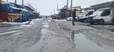 Kars Organize Sanayi Bölgesi’nde Eriyen Karlar Esnafı Zor Durumda Bıraktı