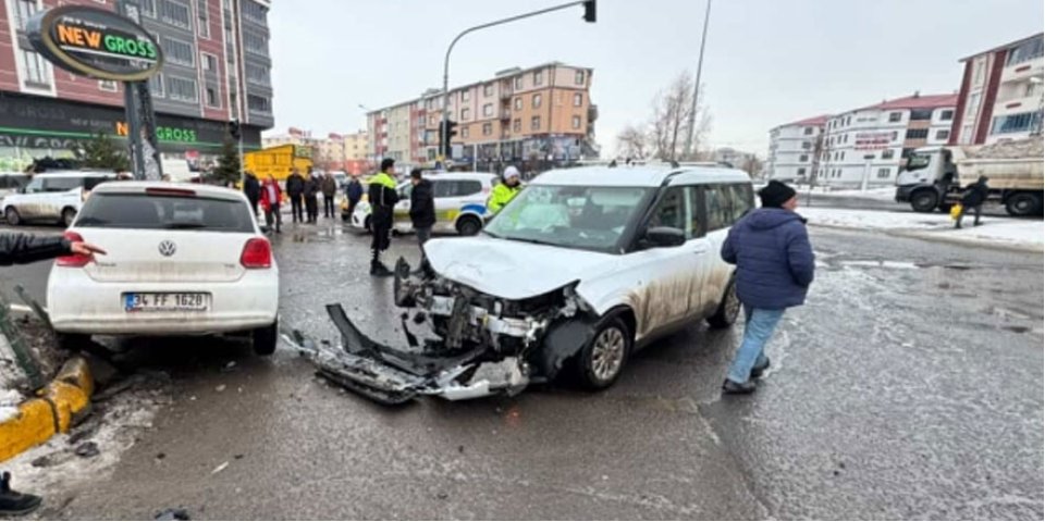 Mihralibey Köprüsü'nde Kaza: Şok Geçiren Sürücüye İlk Müdahale