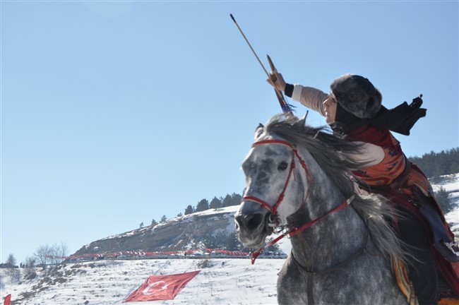 Çıldır Gölü Buz Şenliği: Kars'ta Kış Coşkusu ve Buzda Dans!