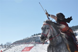 Çıldır Gölü Buz Şenliği: Kars'ta Kış Coşkusu ve Buzda Dans!