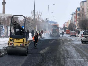 KARAYOLLARI Kars’ta Ana Arterlerde Yama Çalışması Yapıldı