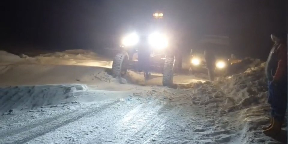 Kars'ta Tipi Kabusu: Minibüs ve 8 Araç Kara Saplandı, 30 Kişi Kurtarıldı