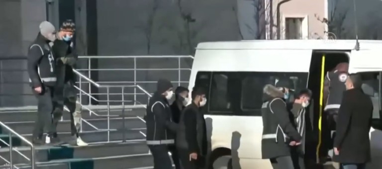 Kars'ta Göçmen Kaçakçılığı Şebekesi Çökertildi: 3 Tutuklama!